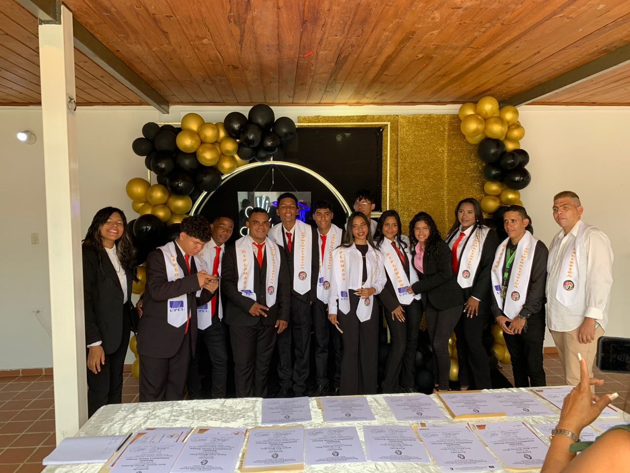Graduación — diplomas y certificados oficiales